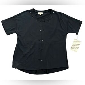 NWT 🖤 Stylish studded short sleeve black tee - S